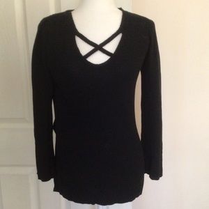 FREE PEOPLE BLACK LONG SLEEVE CRISSCROSS TUNIC SWEATER- XSMALL